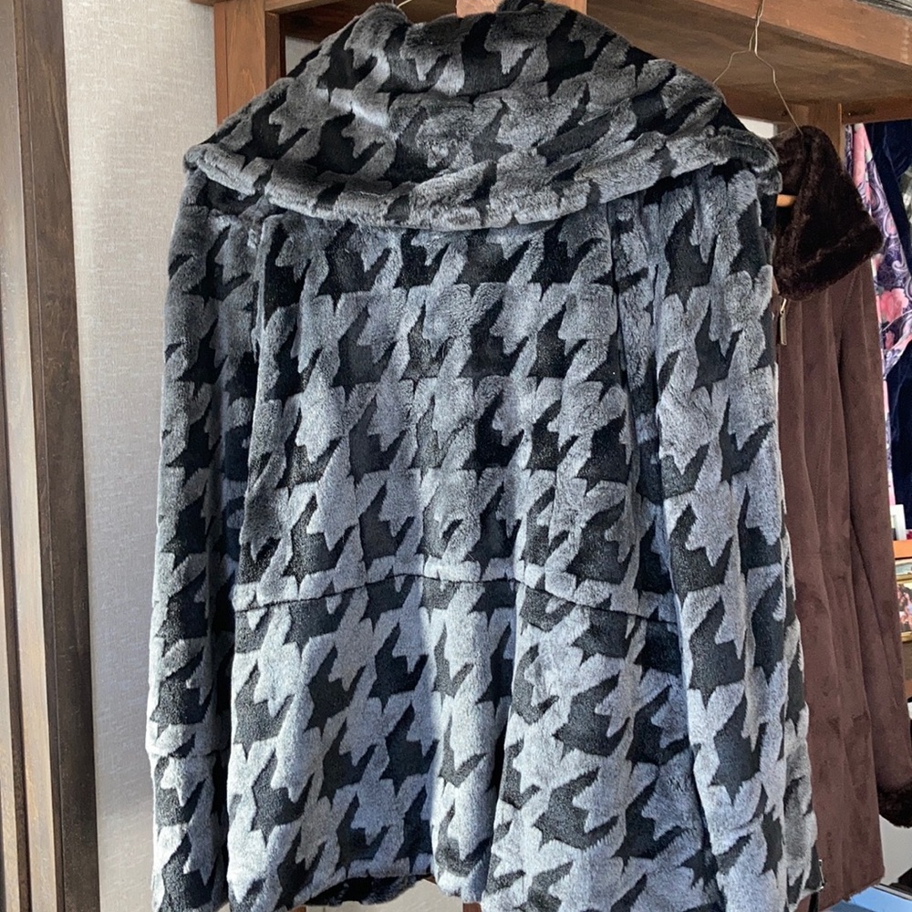 Coat, never worn - Picture 3 of 3